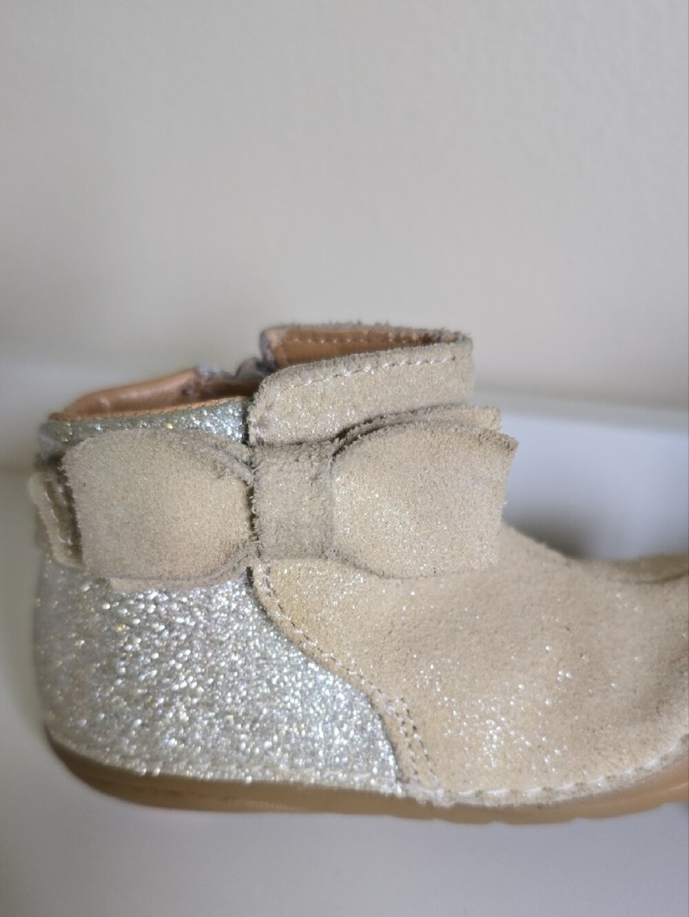Stride Rite Girls' Gold And Silver Glitter Ankle Boots with Bow Size 6T - Picture 3 of 9